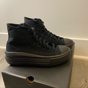 NEW with Box platform Converse